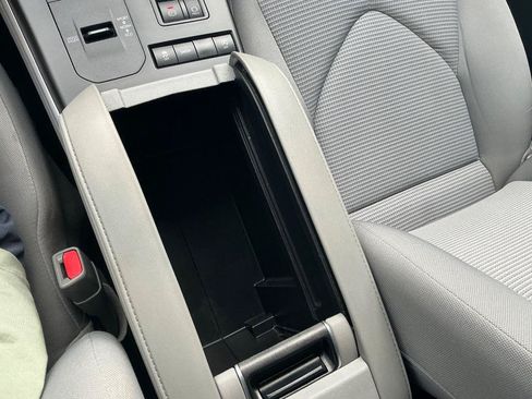 Used 2021 Toyota Highlander LE FWD image 24