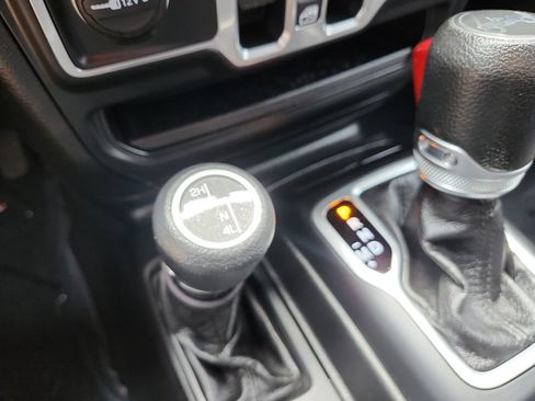 Used 2018 Jeep Wrangler Unlimited Sport S AWD/4WD image 21