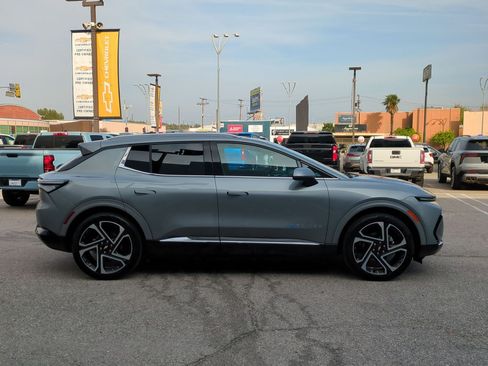 Used 2026 Chevrolet Equinox EV LT w/ Convenience Package II image 4