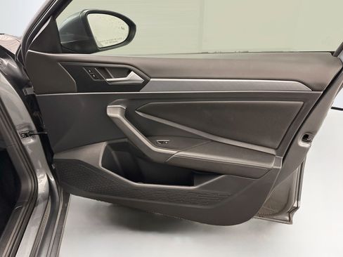 Used 2022 Volkswagen Jetta SE FWD image 32