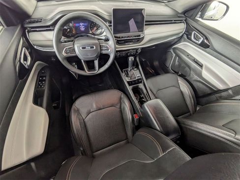 Certified 2023 Jeep Compass Limited image 9