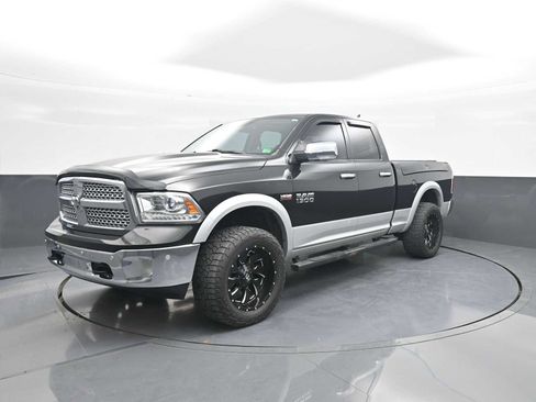 Used 2017 RAM 1500 Laramie w/ Convenience Group AWD/4WD image 4