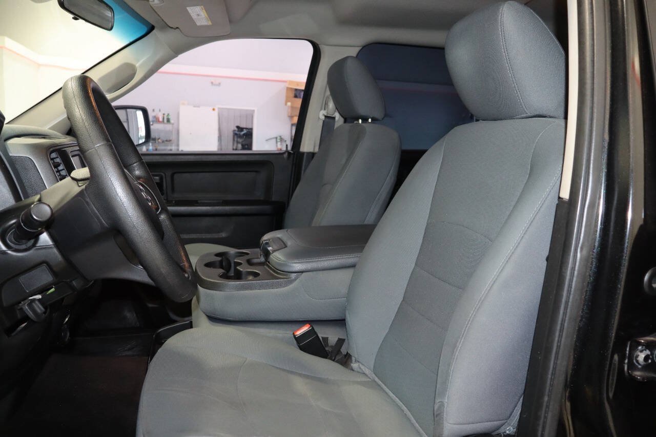Used 2017 RAM 1500 Express w/ Black Ram 1500 Express Group AWD/4WD image 10