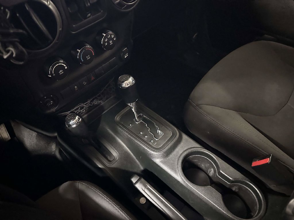 Used 2018 Jeep Wrangler Unlimited Sport S AWD/4WD image 28