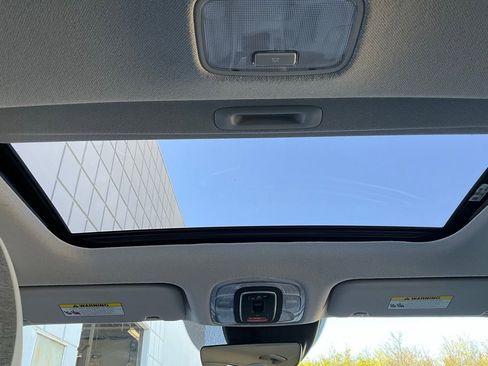 Used 2025 Hyundai Elantra Limited image 19