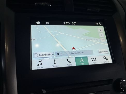 Used 2018 Ford Fusion SE w/ Fusion SE Technology Package image 16