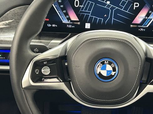 Used 2024 BMW i7 eDrive50 image 11