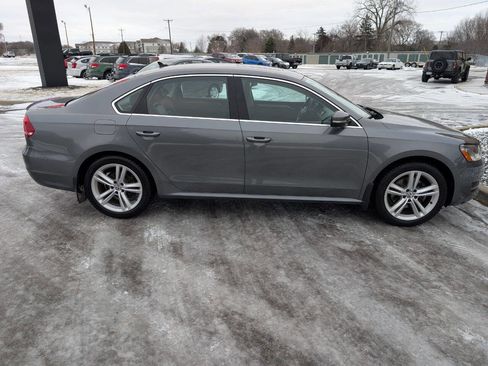 Used 2015 Volkswagen Passat TDI SE image 10
