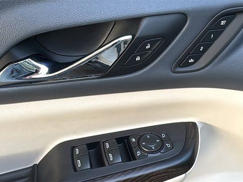 Used 2021 GMC Acadia Denali w/ Denali Technology Package image 20