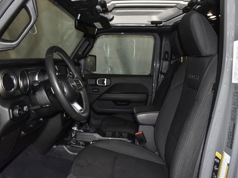 Used 2023 Jeep Wrangler Unlimited Sahara AWD/4WD image 12