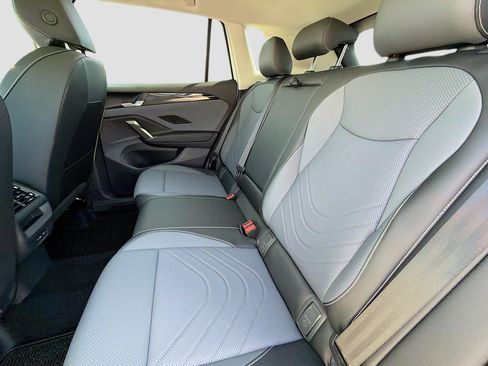 New 2026 Volkswagen Tiguan SE FWD image 20