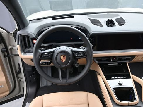 New 2025 Porsche Cayenne E-Hybrid AWD/4WD image 28