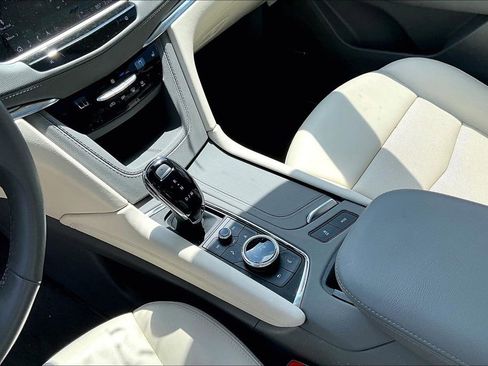 Used 2023 Cadillac XT5 Premium Luxury w/ Technology Package image 16