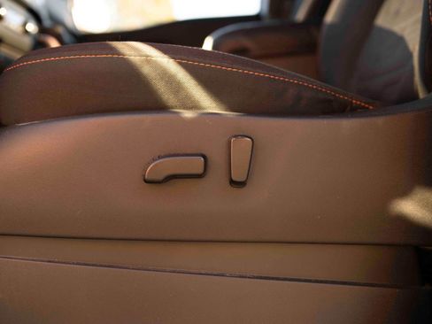 Used 2022 Nissan Frontier PRO-4X w/ Technology Package image 16