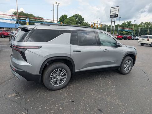 New 2026 Chevrolet Traverse LT w/ Driver Confidence Package FWD image 8