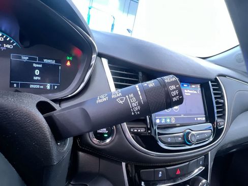 Used 2020 Chevrolet Trax Premier FWD image 19