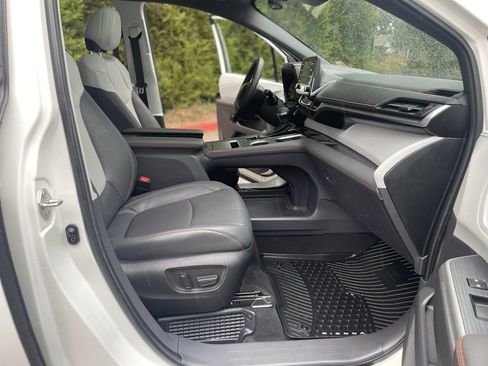 Used 2023 Toyota Sienna XSE image 21