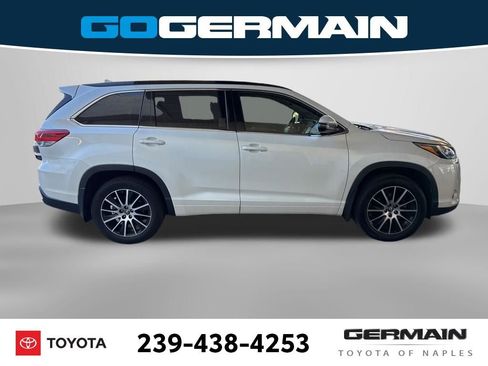 Used 2018 Toyota Highlander SE image 11