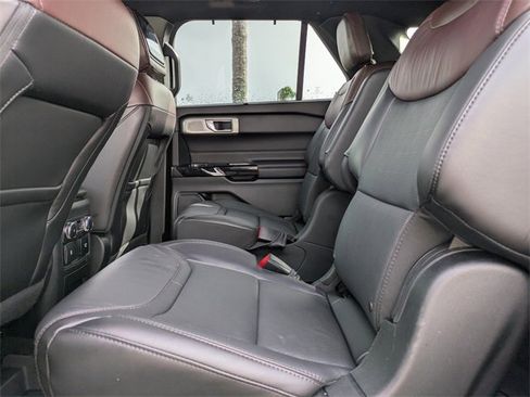 Used 2022 Ford Explorer Platinum w/ Technology Package image 18