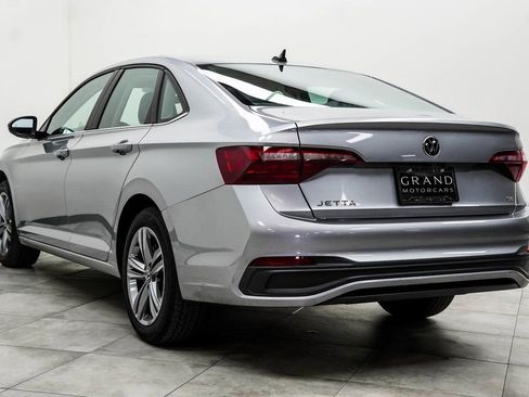 Used 2024 Volkswagen Jetta SE FWD image 11