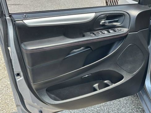 Used 2018 Dodge Grand Caravan GT FWD image 15