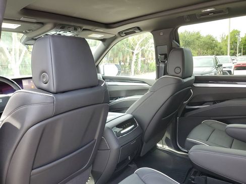 Used 2025 Cadillac Escalade ESV Sport w/ Touring Package AWD/4WD image 19