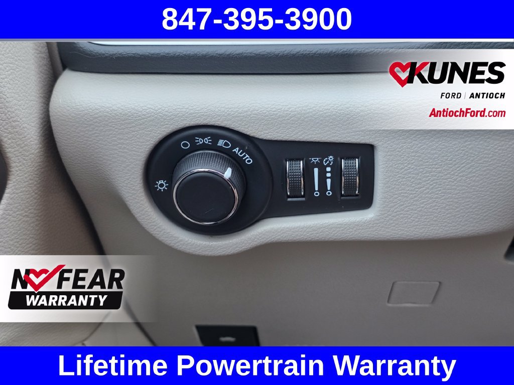 Used 2023 Chrysler Voyager LX FWD image 47