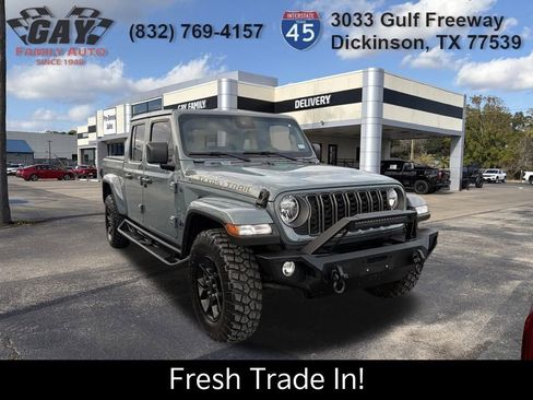 Used 2024 Jeep Gladiator Sport image 1