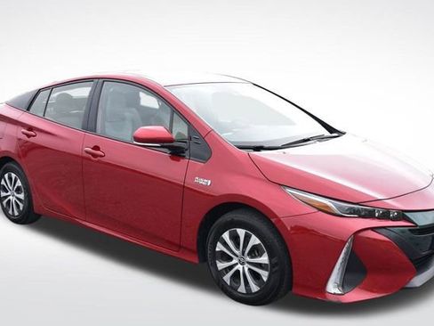 Used 2020 Toyota Prius Prime LE image 6