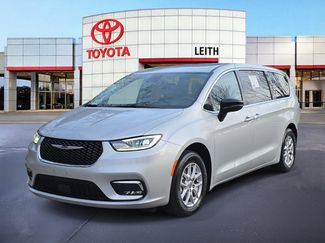 Used 2024 Chrysler Pacifica Touring-L video 1