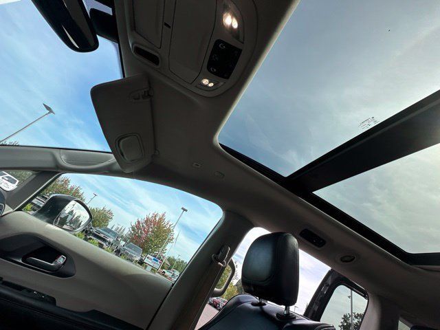 Used 2019 Chrysler Pacifica Limited FWD image 3