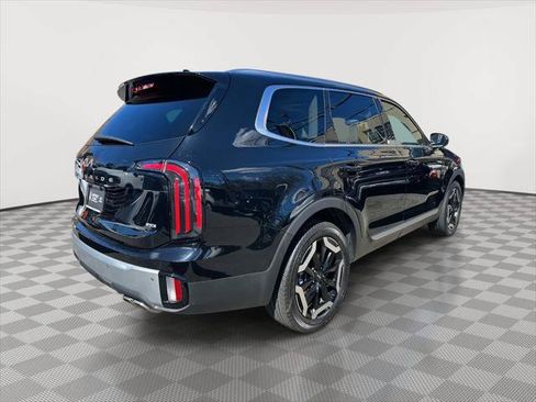 Used 2023 Kia Telluride EX w/ EX Captain's Chair Package AWD/4WD image 3