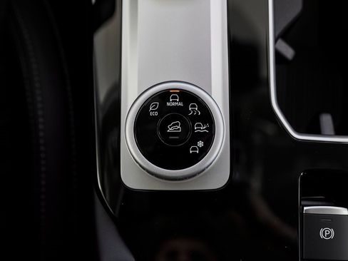 New 2025 Mitsubishi Outlander SE image 43