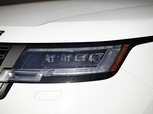 New 2025 Land Rover Range Rover SE image 3