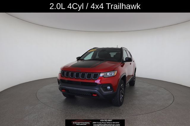 Used 2025 Jeep Compass Trailhawk AWD/4WD image 1