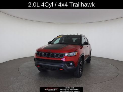 Used 2025 Jeep Compass Trailhawk AWD/4WD image 1