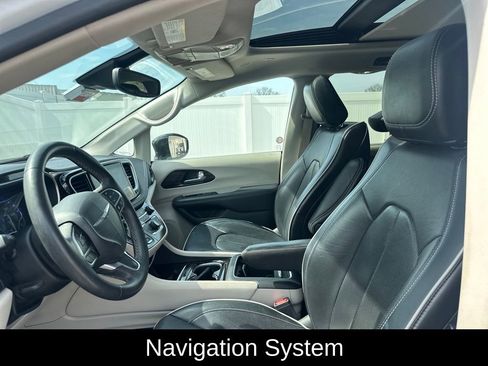 Used 2024 Chrysler Pacifica Limited image 6