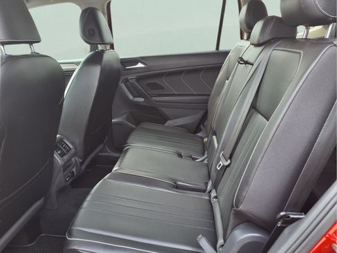 Used 2024 Volkswagen Tiguan SE w/ MDO Package, Three-Row image 13