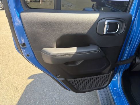 Used 2023 Jeep Wrangler Unlimited Sahara w/ Cold Weather Group AWD/4WD image 23