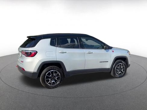 Used 2025 Jeep Compass Trailhawk AWD/4WD image 15