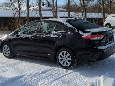 Used 2023 Toyota Corolla LE image 6