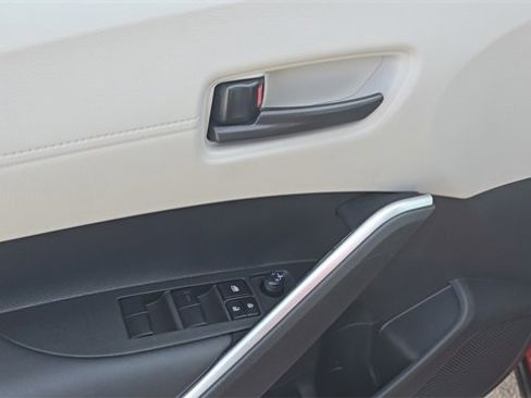 Used 2023 Toyota Corolla Cross LE image 11