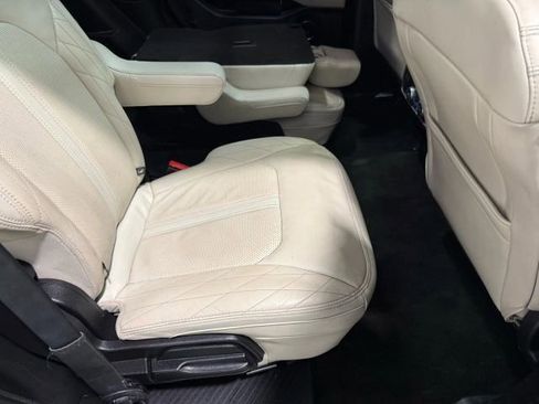 Used 2019 Ford Expedition Platinum image 32