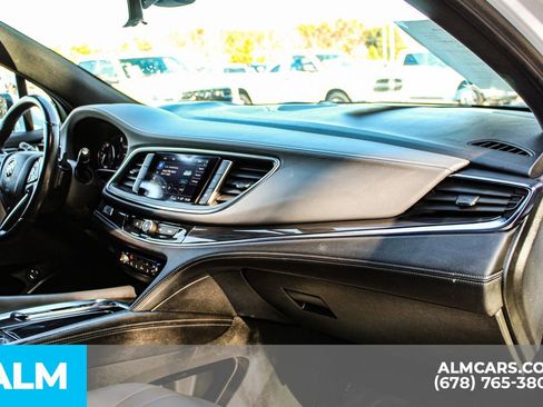 Used 2024 Buick Enclave Premium image 27