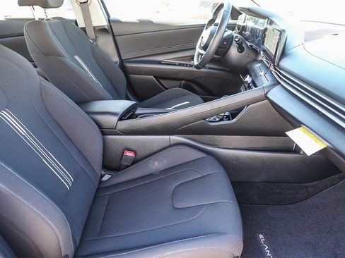 Certified 2024 Hyundai Elantra SEL w/ Convenience Package image 16