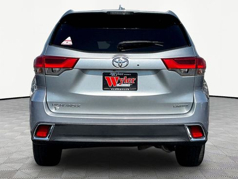 Used 2017 Toyota Highlander Limited Platinum FWD image 5