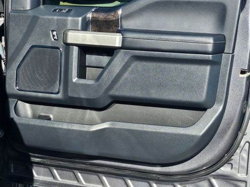 Used 2022 Ford F350 Lariat w/ Black Appearance Package image 33