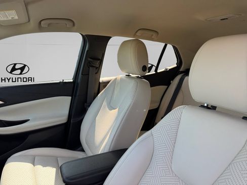 Used 2022 Buick Encore GX Essence w/ Advanced Technology Package FWD image 9