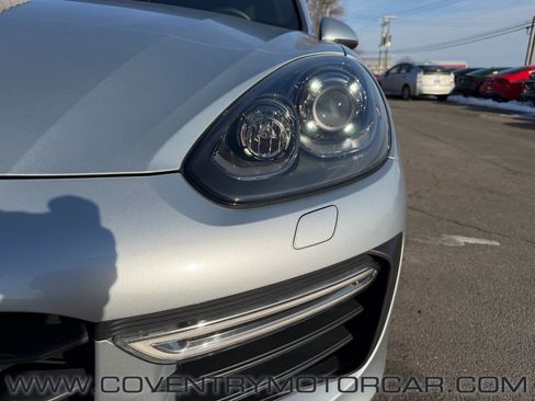 Used 2016 Porsche Cayenne GTS image 9