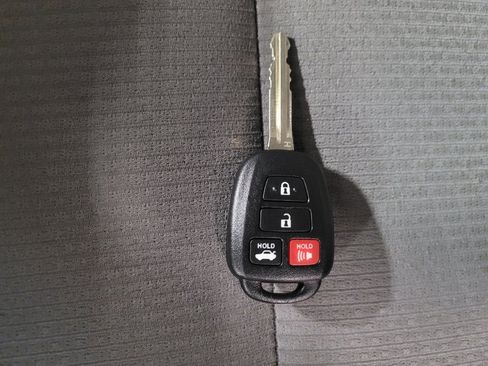 Used 2017 Toyota Camry SE FWD image 32